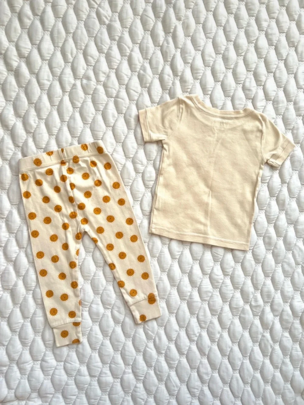 🍄3/$15 Old Navy Sunshine Pajama Set 18-24M